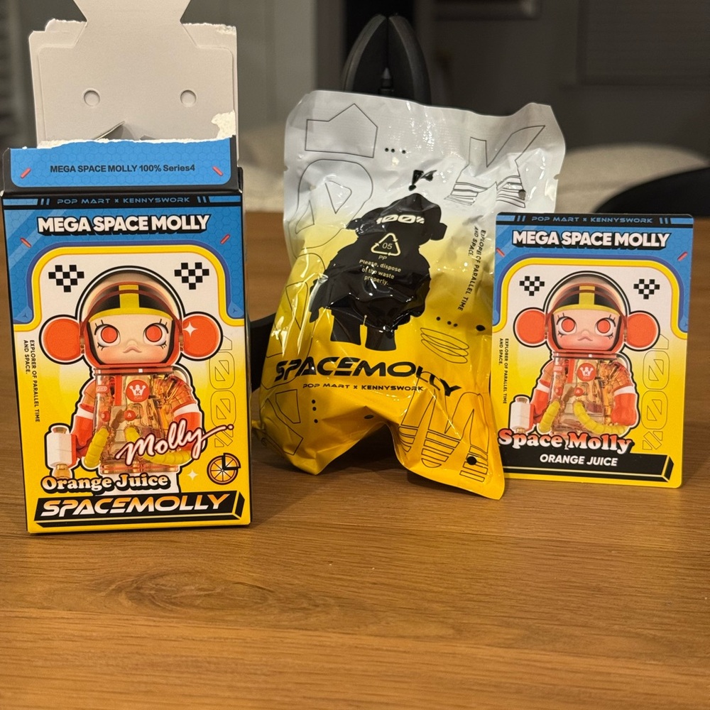 Pop Mart Space Molly 100% - Series 4 - Orange Juice